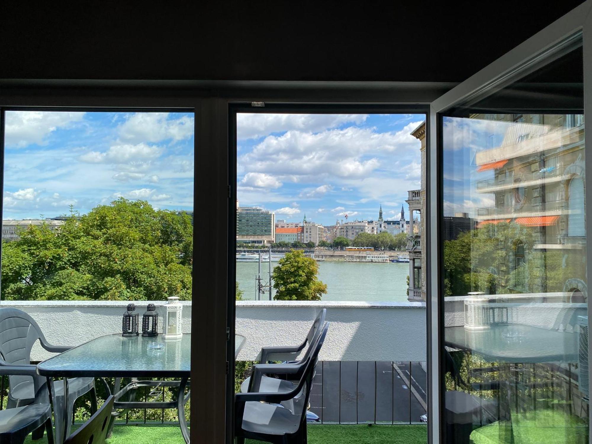 Danube View Artapartment With Balcony Budapest Bagian luar foto